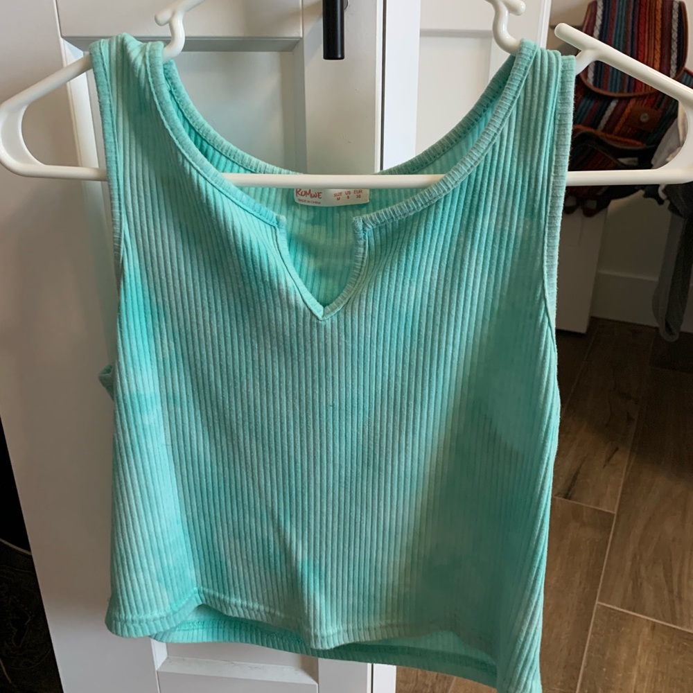 CROPPED TANK TOP